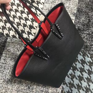 注目美品 2020新品入荷 クリスチャンルブタン Christian Louboutin ハンドバッグ 人目を引く存在感