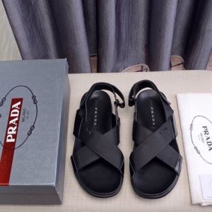 プラダ PRADA ちょっと大人の印象 サンダル 夏に良く似合うちょっと新品 2020年春夏流行ファッション