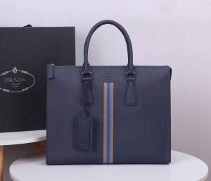 狙える優秀アイテム ビジネスバッグ 大人の新作こそ プラダ PRADA おしゃれに大人の必見
