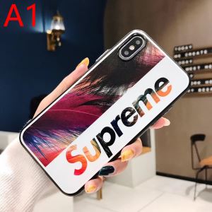 2色可選 秋冬ファッションコーディネート スマートフォンケース最重要2020秋冬トレンド シュプリーム SUPREME最新トレンドコーデおすすめ