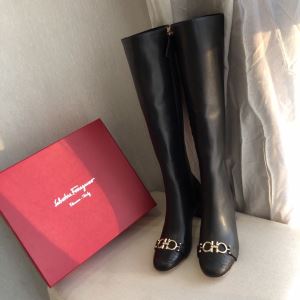 今季トレンド抜け感新品 今季トレンドをうまく取り サルヴァトーレフェラガモ FERRAGAMO レザーブーツ 【2020秋冬】の注目トレンド