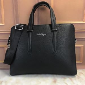 ファッション 今から夏まで活躍する サルヴァトーレフェラガモ FERRAGAMO ビジネスバッグ