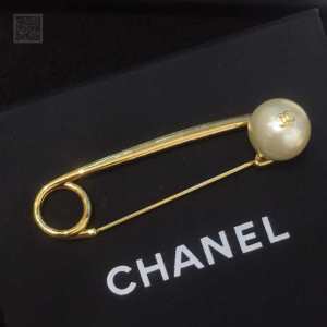 シーズンの人気 オシャレ印象で人気の高い シャネル CHANEL ブローチ