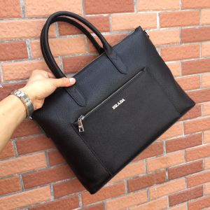 PRADA ヒットする秋冬コレクション プラダ 2020トレンドアイテム激安 ハンドバッグ 秋冬ファッションコーディネート