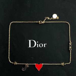 ネックレス 大人カジュアル夏ファッション2020 魅力的なカラー使い ディオール DIOR