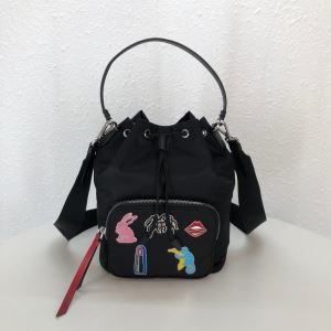 プラダ PRADA おすすめな大人のトレンド クラシカルな雰囲気 レディースバッグ さわやか夏スタイル新品