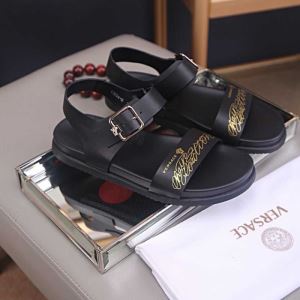 サンダル スタイルUPして着こなす ヴェルサーチVERSACE2020年春夏のトレンドアイテム おしゃれな大人の着こなし