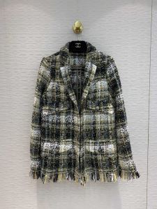 ハーフコート 秋冬から人気継続中 シャネル 今年らしい新しい人気色 CHANEL最速2020秋冬トレンドブランド
