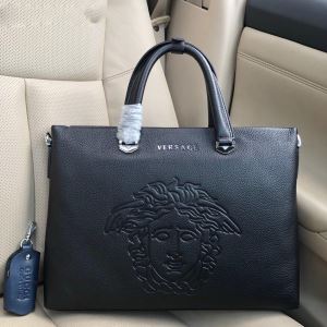 ヴェルサーチVERSACE ビジネスバッグ 2020春夏も引き続きトレンド 今年春夏ファション流行り