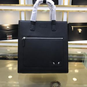ゆったりきれいめスタイル新品 フェンディ 2020年秋冬のトレンドをカッコ良く押さえ FENDI ハンドバッグ 絶対に押さえておきたい人気色