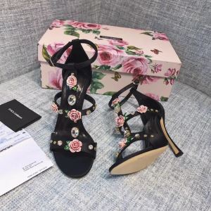 サンダル 春夏シンプルファッションでOK 2020春夏トレンドアイテム ドルチェガッバーナ DolceGabbana