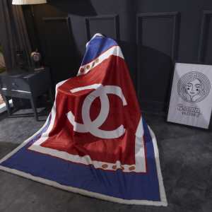 機能性やデザインの兼備 シャネル CHANEL 2020年春夏シーズンの人気 ブランケット 高級素材　心地抜群
