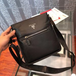 2020春夏のトレンド新商品 プラダ PRADA ビジネスバッグ 春夏シンプルファッションでOK