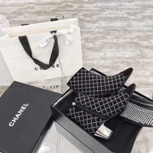 レザーブーツ とにかく完璧ブランド新作 シャネル 秋服コーデ2020年版 CHANEL 大胆なチェックの人気トレンド