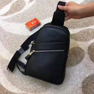 2020秋冬着こなし方おすすめ ウエストバック おしゃれで機能性の高いバリー BALLY オシャレな秋冬コーデスタイル