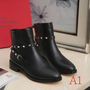 2色可選 気になる2020年秋のファッション ヴァレンティノ今から取り入れられるトレンド VALENTINO レザーブーツ 活躍するトレンドアイテム