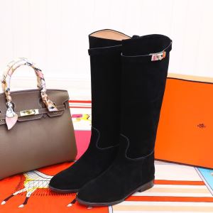 エルメス HERMES 秋冬もちろん主役級 レザーブーツ 2020秋のファッショントレンドはこれ 大人かわいい秋冬コーデを楽しみ