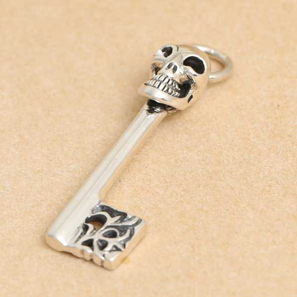 強い魅力を感じる一枚 2020 クロムハーツ CHROME HEARTS シルバー925 ペンダントトップ