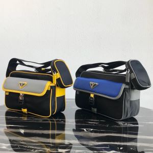 ショルダーバッグ おしゃれさんはいち早く取り プラダ PRADA 2020秋、イチオシ上品 2色可選 新作アイテムが今年流