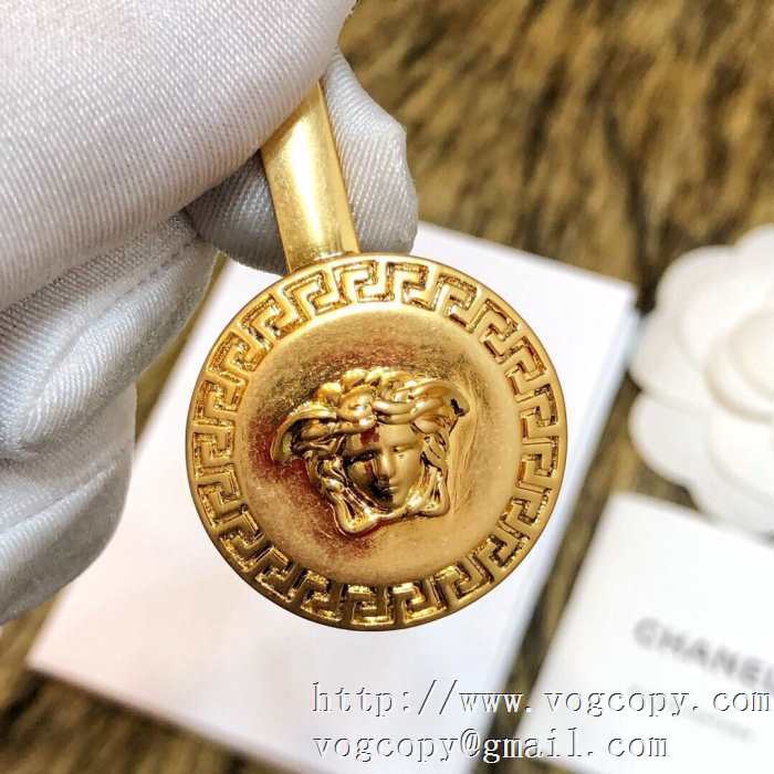 春夏コレクション新品 ヘアアクセサリー 普段見ないデザインばかり ヴェルサーチ VERSACE