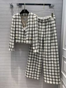 秋服コーデ2020年版 シャネル CHANEL 大胆なチェックの人気トレンド 上下セット 秋にはやる最新作を先取り