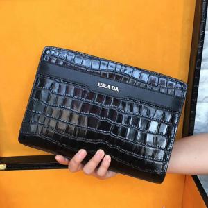 る春夏おすすめの人気商品 2020春夏も引き続き人気セール プラダ PRADA ポーチ