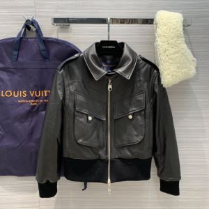 おしゃれに秋を迎えるために　ルイ ヴィトン LOUIS VUITTON　人気ブランドの秋冬新色　トップス　2020トレンドカラー秋冬セール
