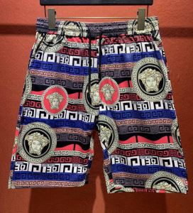 日本未入荷カラー ショートパンツ 海外でも大人気 ヴェルサーチ VERSACE 上品に着こなせ