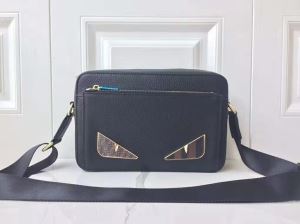今季も取り入れやすいコーデ フェンディ 秋冬トレンドを押さえたコーデスタイル FENDI 人気高い新作おすすめ2020トレンドミニバッグ