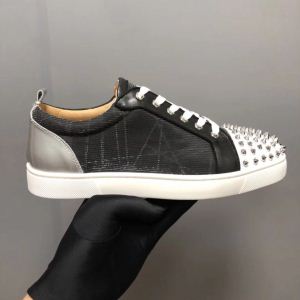 入荷 クリスチャンルブタン Christian Louboutin スニーカー、靴 カジュアルシューズ 人目を引く存在感
