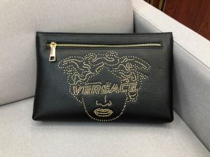 とにかく完璧ブランド新作 ヴェルサーチ 秋服コーデ2020年版 VERSACE 大胆なチェックの人気トレンド ポーチ