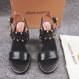 ルイ ヴィトン LOUIS VUITTON サンダル 【2020年】夏のファッション 一気にトレンド感満載な着こなし