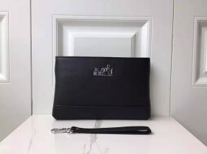 秋ファションのトレンド エルメス2020秋に注目したい HERMES おしゃれさんはいち早く取り ポーチ 一番おしゃれ秋冬トレンド