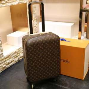 【2020春夏】最新コレクション ルイ ヴィトンおすすめな大人のトレンド LOUIS VUITTON スーツケース