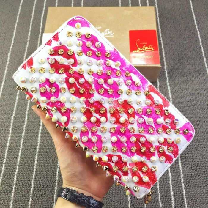 スタイルアップ効果クリスチャンルブタンChristian Louboutin 財布
