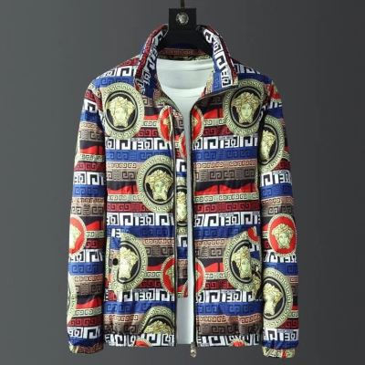 VERSACE ヴェルサーチェ 綿服/ダウンジャケット アグレッシブな行動を支える 贈り物にも◎