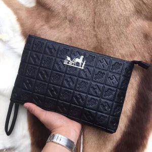 シーズンの人気 春夏シンプルファッションでOK エルメス HERMES ポーチ