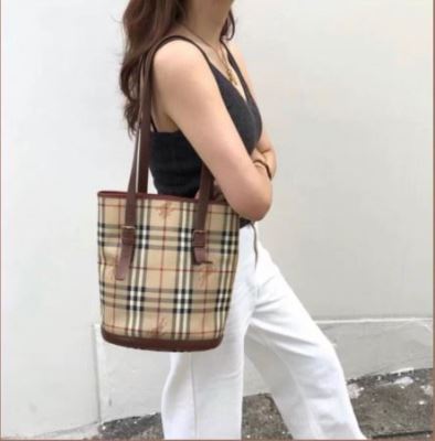 バーバリー BURBERRY ★安心★追跡付 肩掛けバッグ / ワンショルダーバッグ / ポーチ 最新商品即完売 韓国ファッション