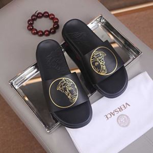 2020夏ファション新品 サンダル リラックス感のあるゆったり ヴェルサーチVERSACE 抜け感スゴイ