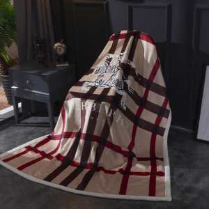 想像以上の柔らかさと軽量 バーバリー BURBERRY 超心地よい肌触り ブランケット 秋冬の寒さ対策