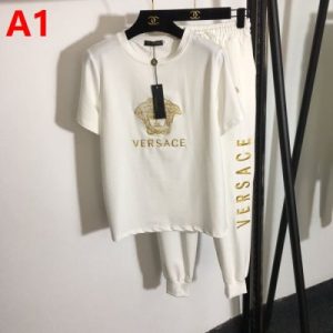 VERSACE ヴェルサーチ 半袖上下セット 一味違うケーブル編みが魅力満点