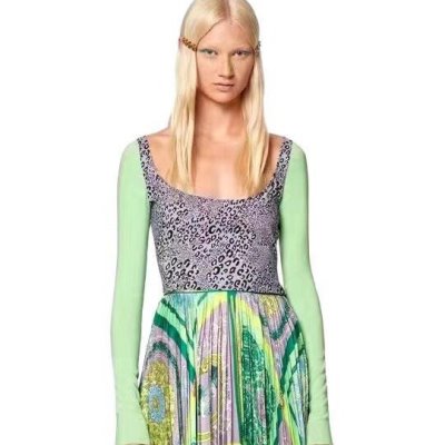 VERSACE ヴェルサーチ 長袖Tシャツ 美品!
