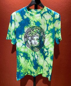 大人気のブランドの新作 ヴェルサーチ VERSACE取り入れやすい 半袖Tシャツ 最もオススメ