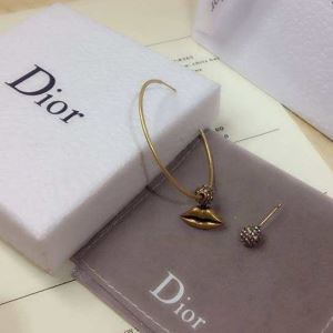コレクション ディオール愛らしい春の新作 DIOR ピアス さらに魅力的