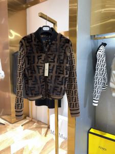 【2020秋冬】今きてる最先端ブランド　フェンディ FENDI　現在流行中のおすすめ人気　ハーフコート　トレンド入り確実最新コレクション