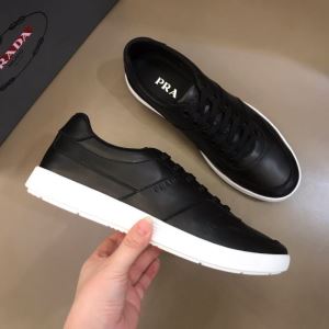 2020モデル プラダ PRADA2色可選 ストリート感あふれ スニーカー 普段使いにも最適なアイテム
