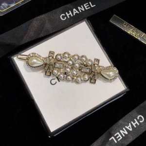 に着たい 今シーズン人気のアイテム シャネル CHANEL ブローチ