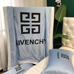 季節感のあるファッション ジバンシー 累計出荷枚数大 GIVENCHY 夏はエアコンの効いた部屋対応 ブランケット