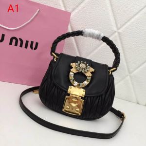 流行ファッション 夏大人気のアイテム ミュウミュウ MIUMIU ハンドバッグ 3色可選