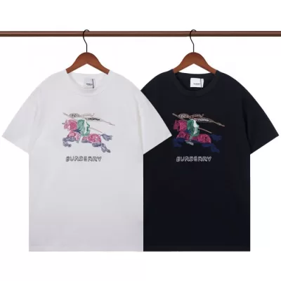 2025新作BURBERRY バーバリータイポグラフィTシャツ